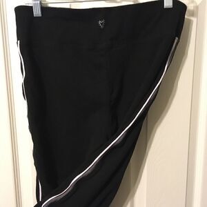 Betsey Johnson black athletic leggings w/ ruffles